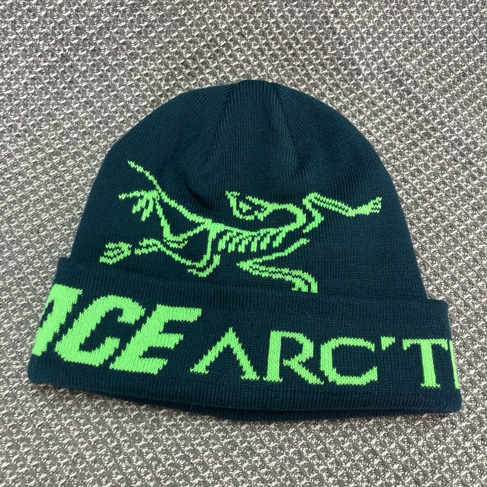 PALACE Navy and Neon Green Graphic Beanie